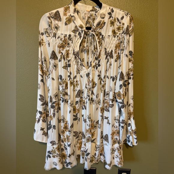 Free People Pebble Crepe So Fine Smocked Tunic Top Ivory Combo Large Butterfly - Picture 2 of 9